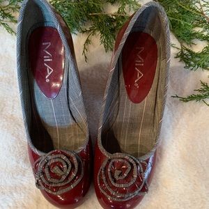 Mia red pumps with flower detail